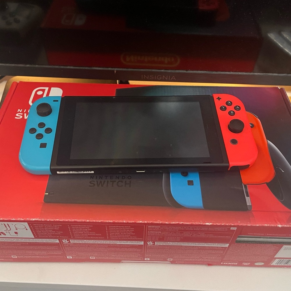 Nintendo switch with 3games - Picture 3 of 3
